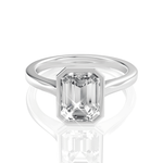 the-luna-bezel-metal-platinum-shape-emerald